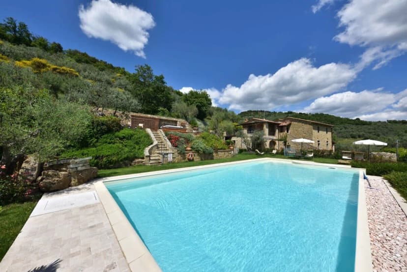 Splendid Villa Immersed In Beautiful Tuscan Hills