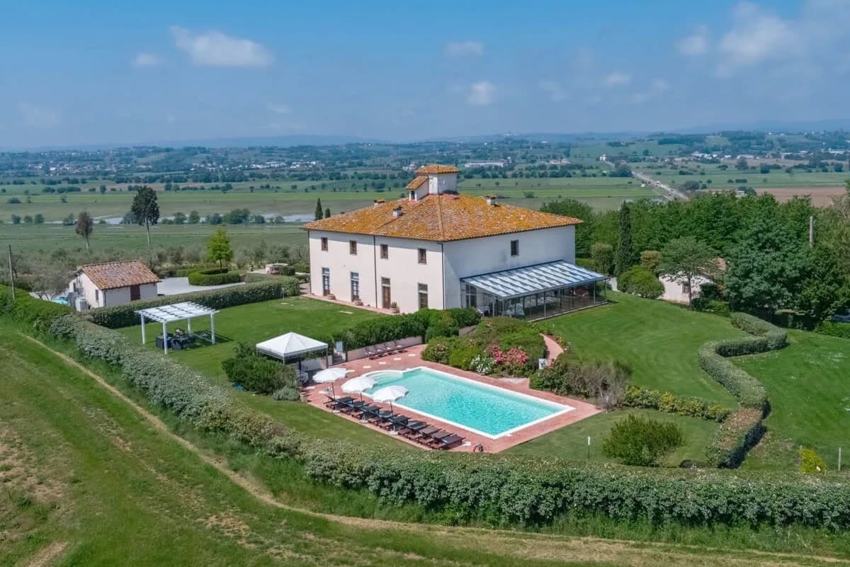 Marvelous Villa Offering Enchanting Panorama View photo 2