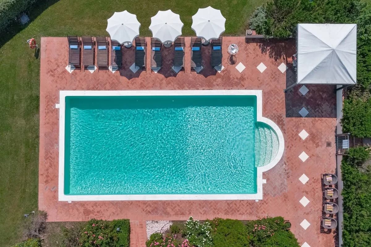 Marvelous Villa Offering Enchanting Panorama View photo 3