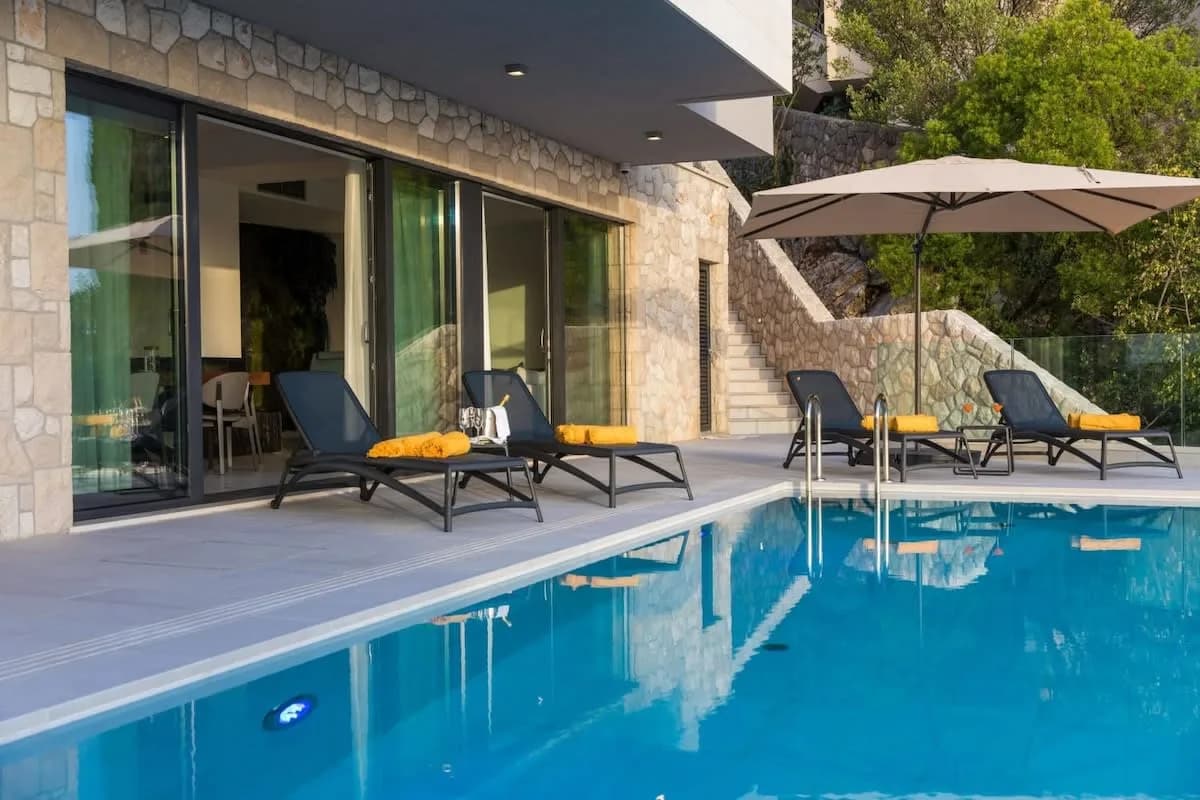 Brand New Contemporary Villa With Infinity Pool photo 3