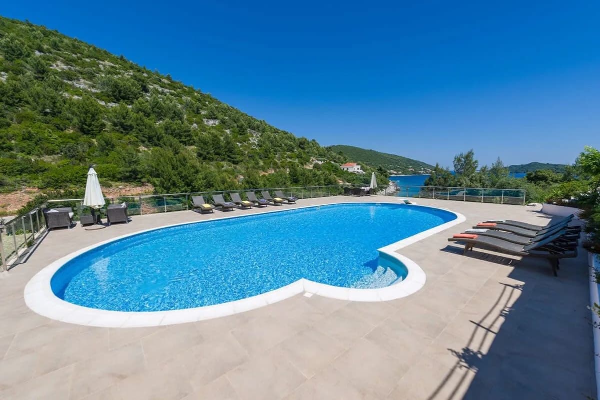 Peaceful Villa With Pool And Mediterranean Garden photo 2