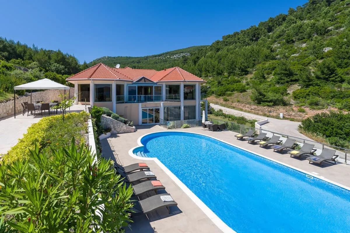 Peaceful Villa With Pool And Mediterranean Garden photo 3