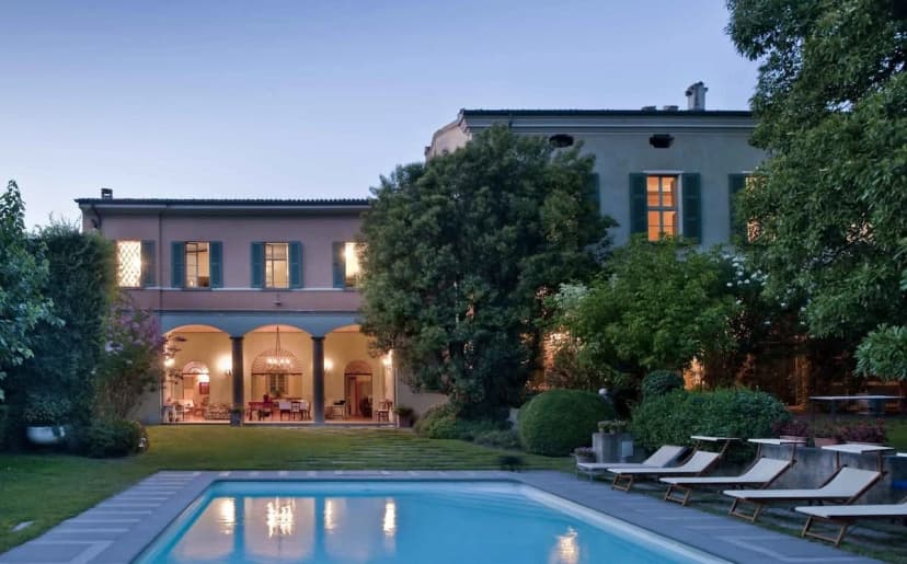 Beautiful Land Villa Around Historic Residence