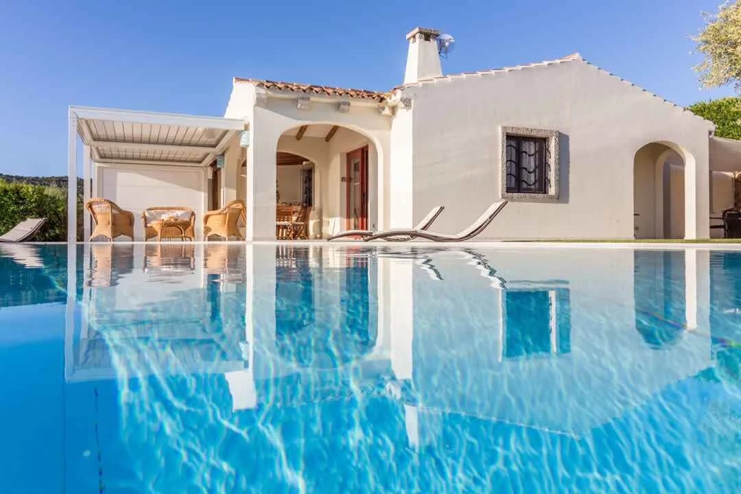 Exclusive Villa With Comfortable Setting And Pool