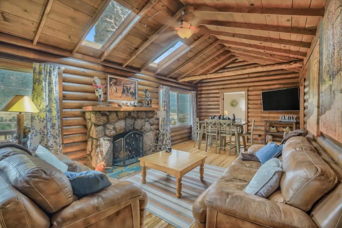 Cozy Log Cabin Near Pikes Peak in Cascade Chipita Park