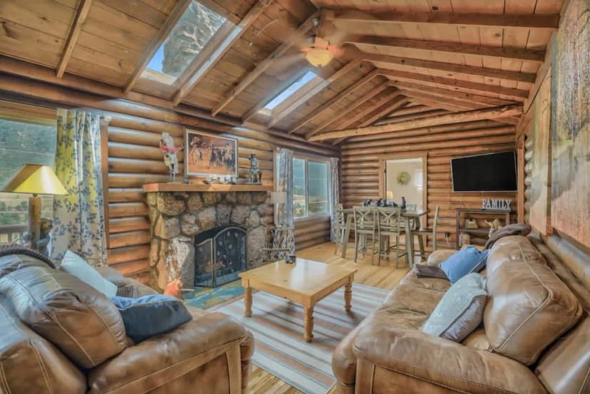 3BD Log Cabin Pikes Peak and Garden of the Gods