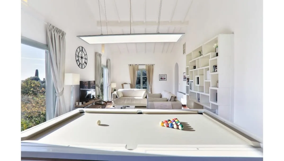 High End Villa With Classic Pool & Design photo 3
