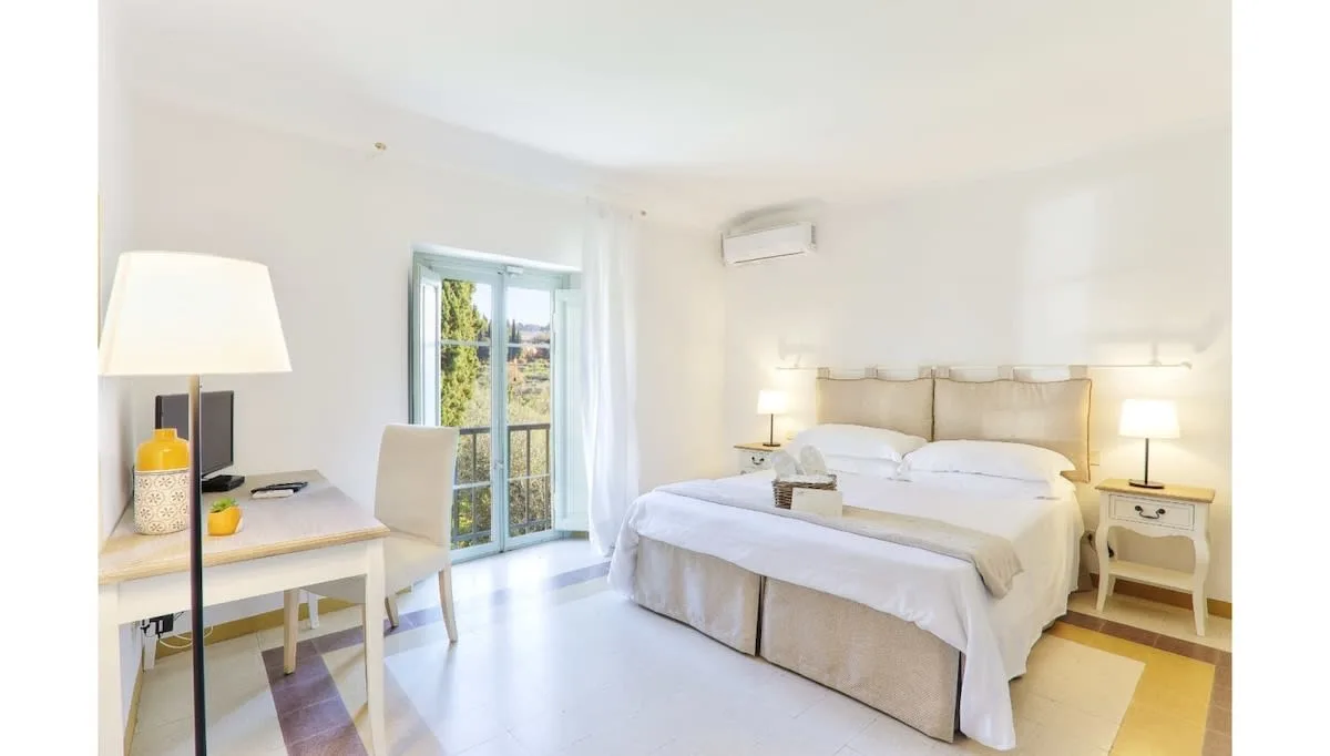 High End Villa With Classic Pool & Design photo 4