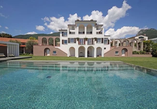 Landscape Villa Designed By The Best Architects