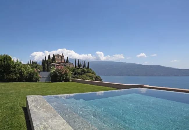 Landscape Villa Designed By The Best Architects photo 2