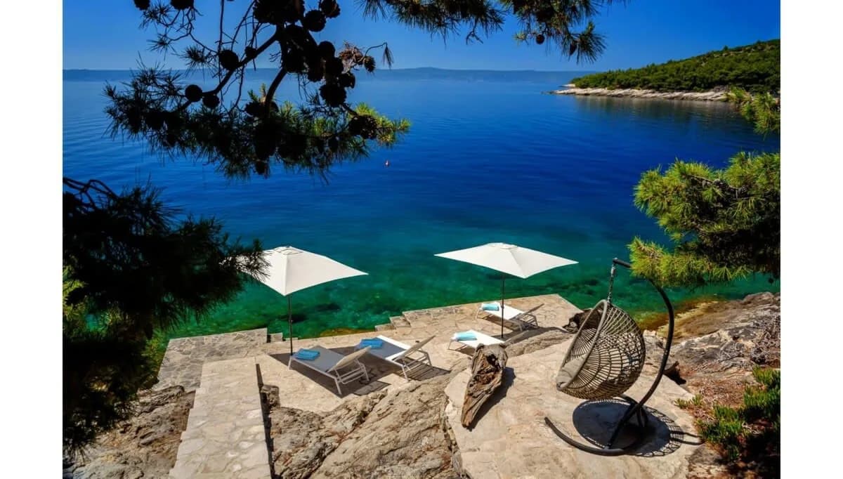 Unbelievable Beachfront Villa With Mediterranean Plants And Pool photo 2