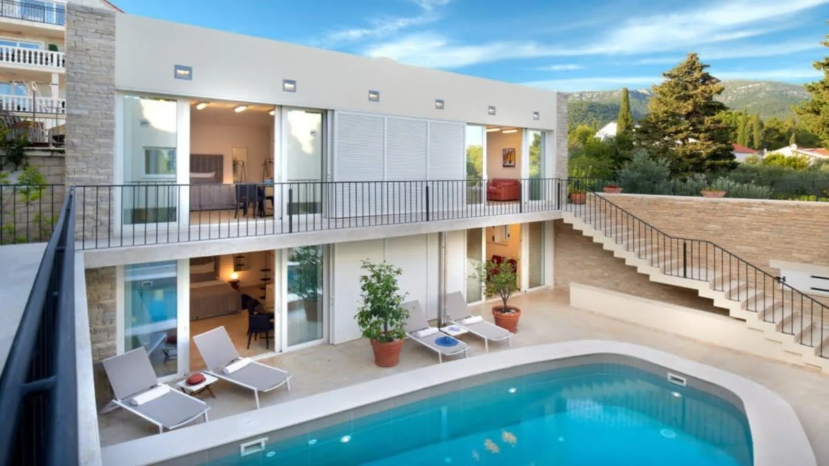 Dreamy Modern Villa With Insane Pool photo 3