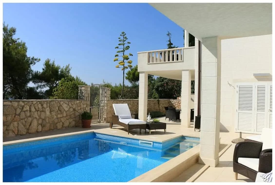 Glamorous Villa Of Romance In Breathtaking Location photo 2