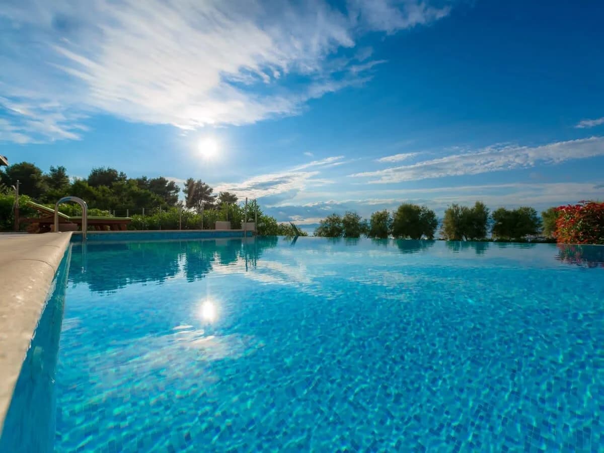 Beautifully Decorated Villa Near Green Village