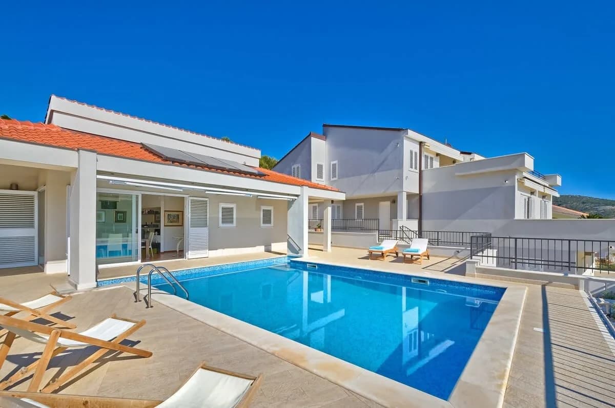 Large Luxury Villa Near Pine Forest photo 2