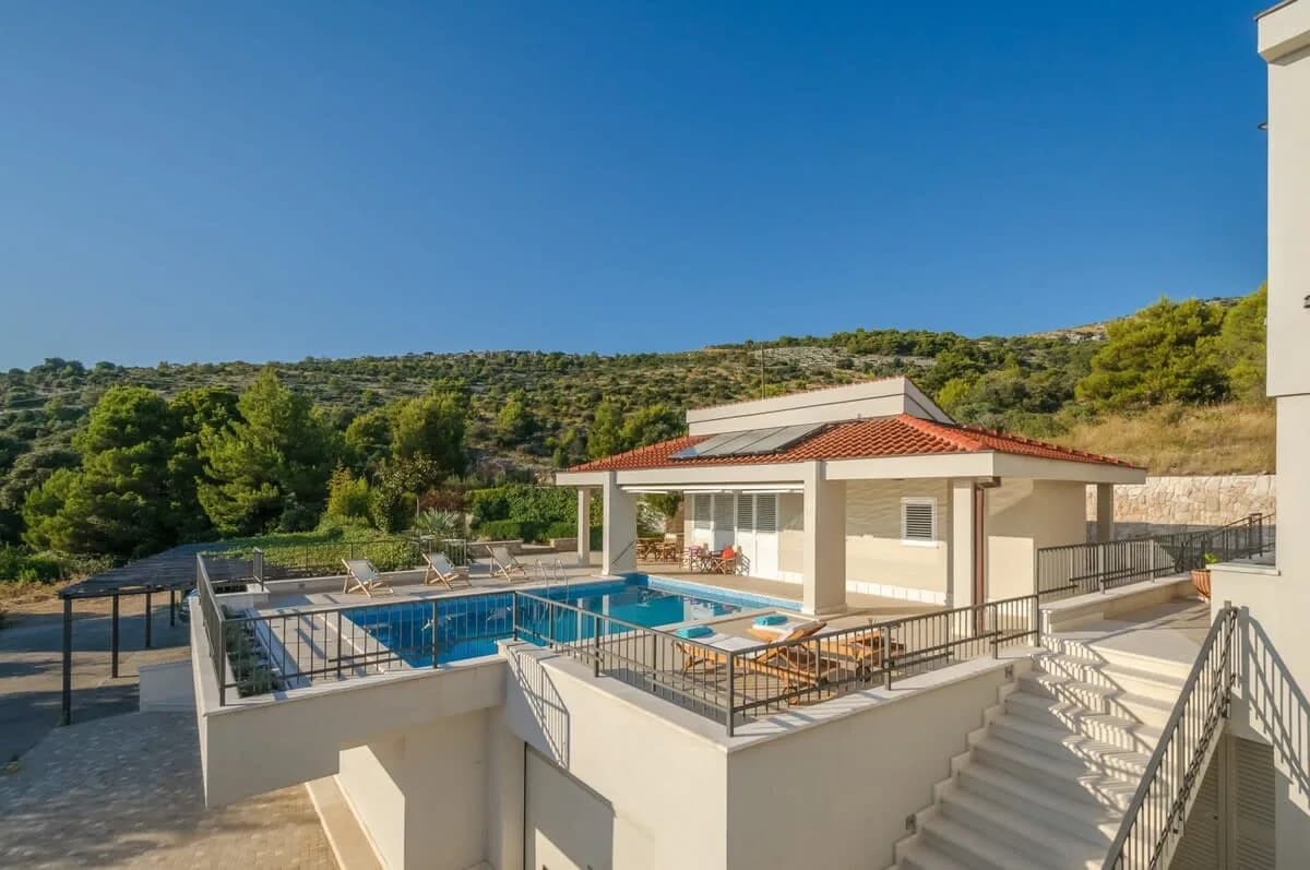 Large Luxury Villa Near Pine Forest photo 3