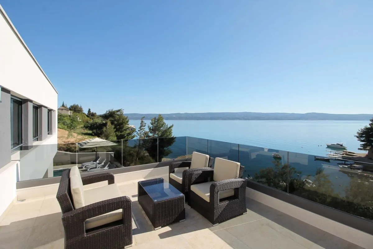 Luxury Villa Offering Calm Atmosphere photo 2