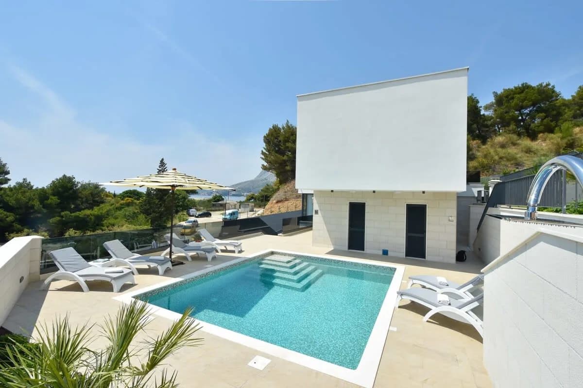 Luxury Villa Offering Calm Atmosphere photo 3