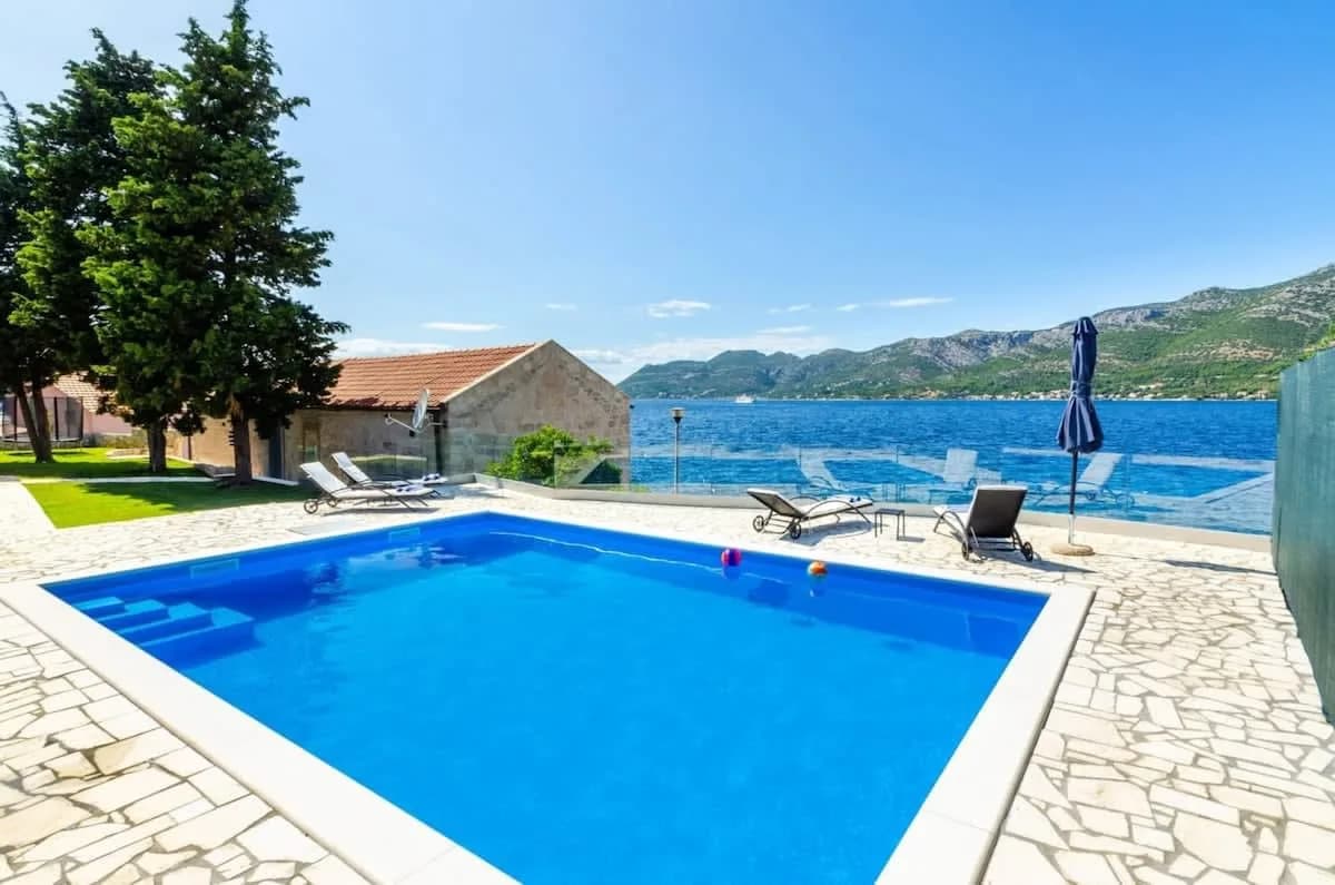 Charming Authentic Beachfront Villa With Pool photo 2
