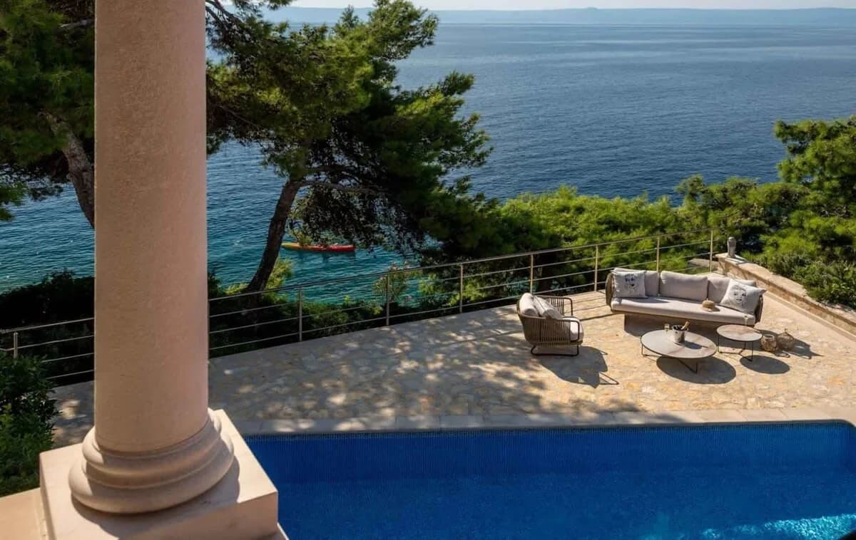 Beautifully Designed Villa With Stunning Views photo 2