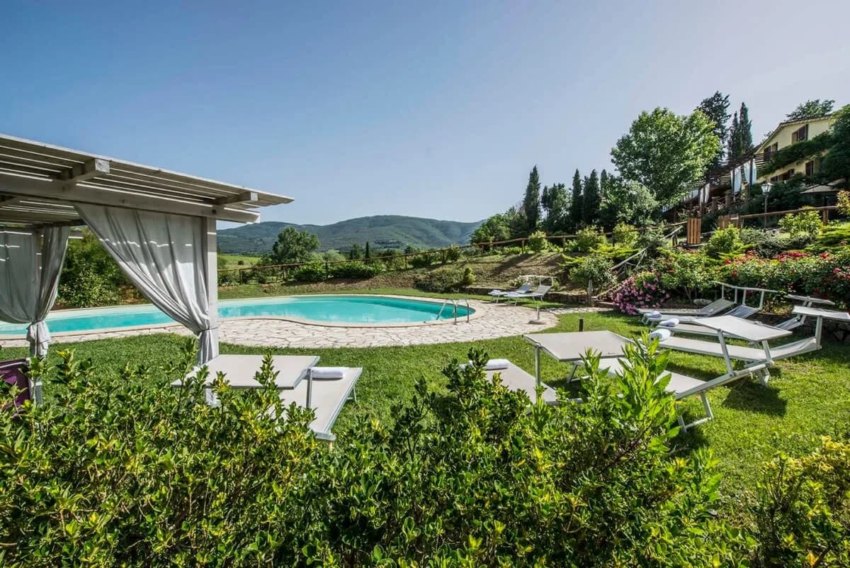 Elegant And Refined Villa With A Beautiful Blue Pool photo 3