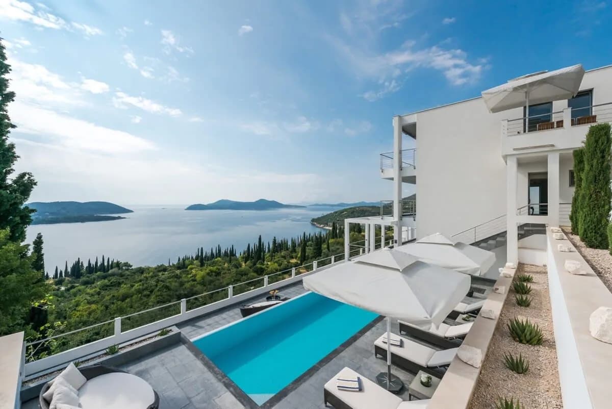 Clean Spacious Villa with Large Pool