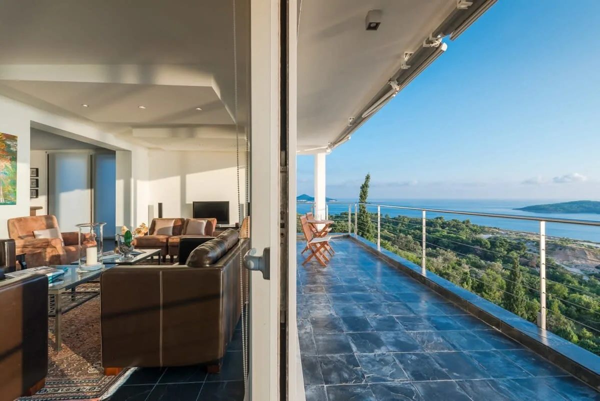 Clean Spacious Villa with Large Pool photo 3