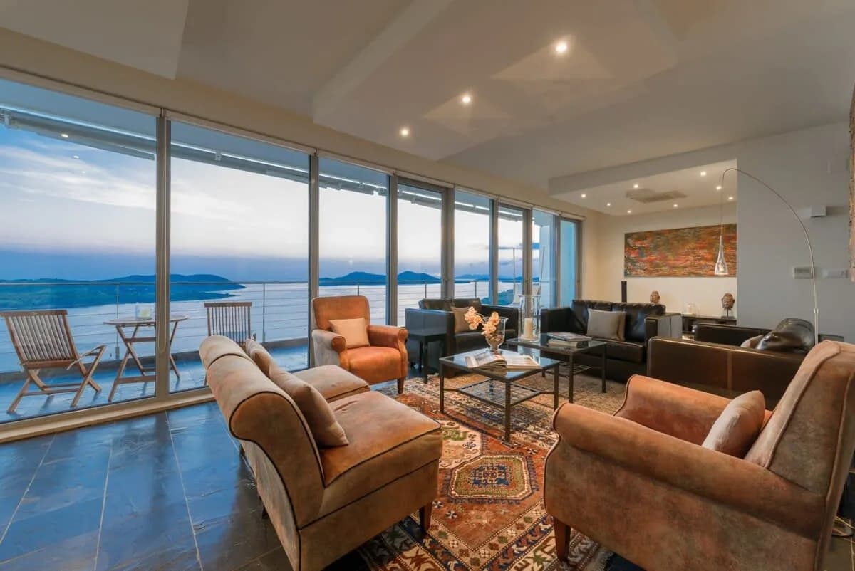 Clean Spacious Villa with Large Pool photo 4