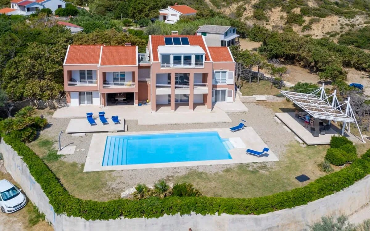 Spacious Villa With Jacuzzi And Near The Beach photo 3
