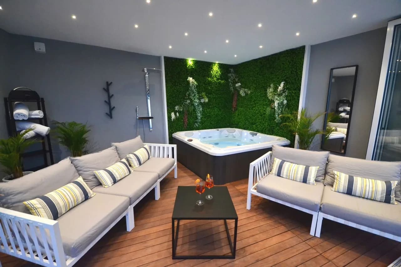 Perfect Attractive Villa With Amazing Interiors photo 2