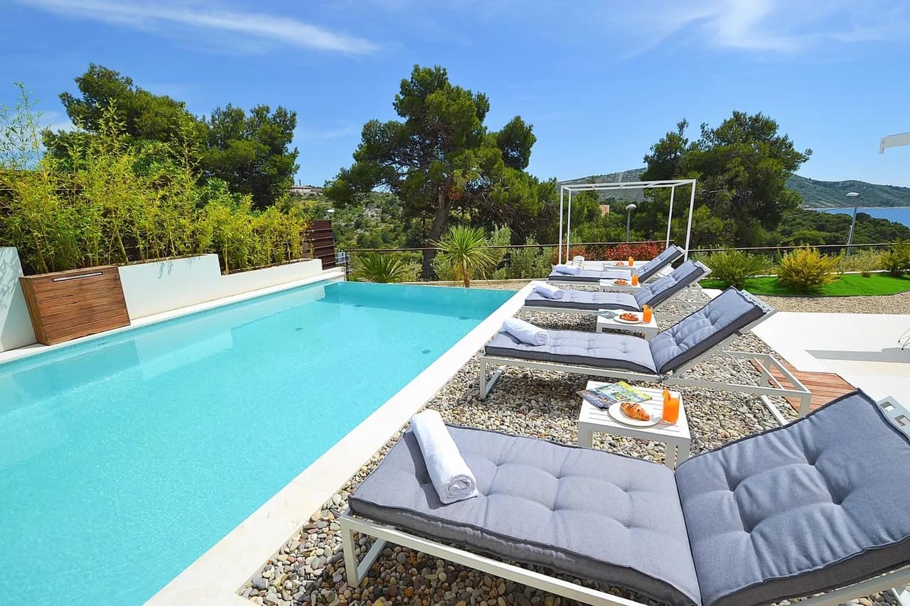 Perfect Attractive Villa With Amazing Interiors photo 5