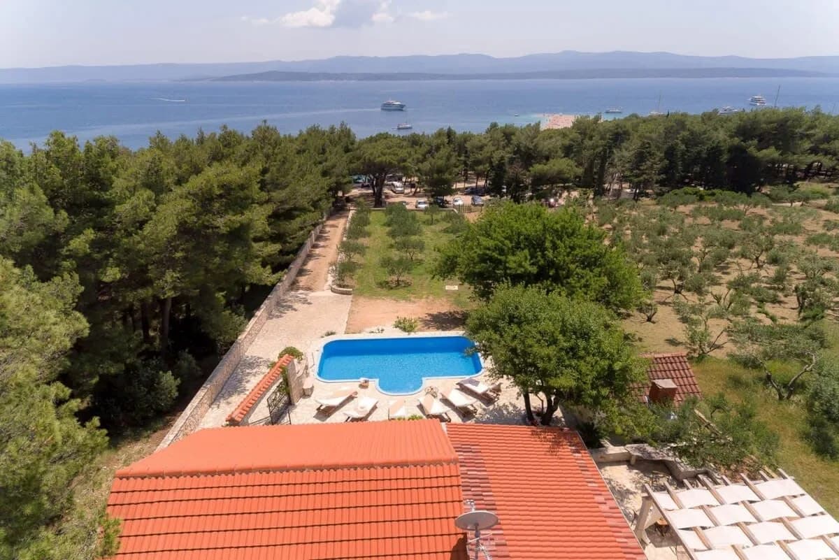 Charming Villa With Large Pool And Waterfall
