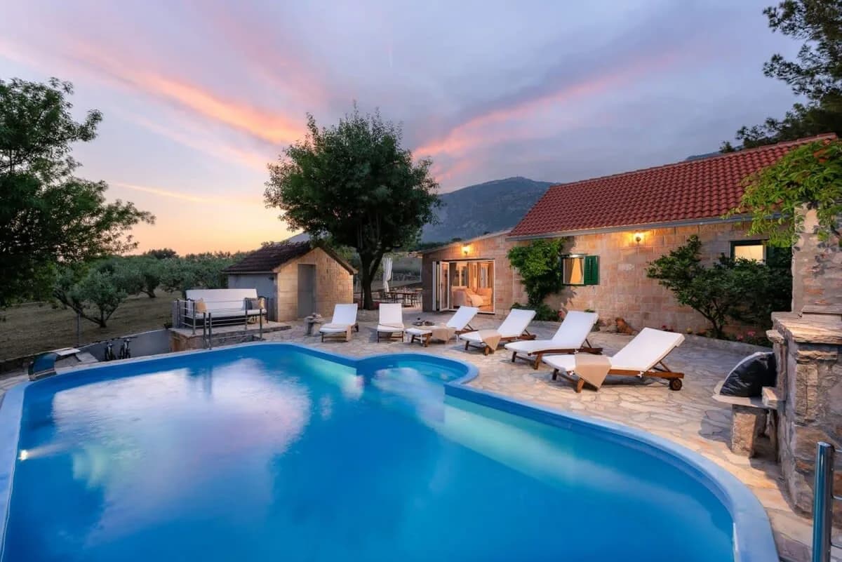 Charming Villa With Large Pool And Waterfall photo 3