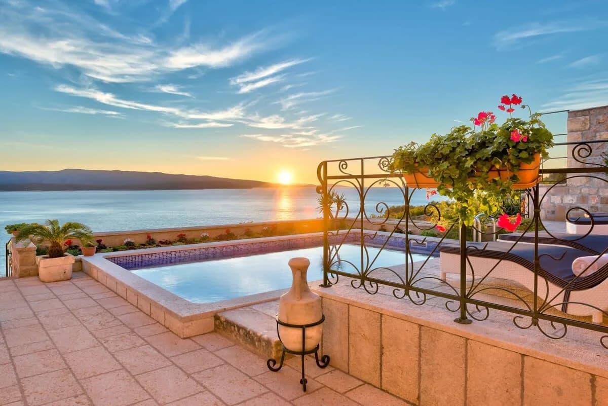 Renovated Beachfront Villa With Stunning Viewss photo 4