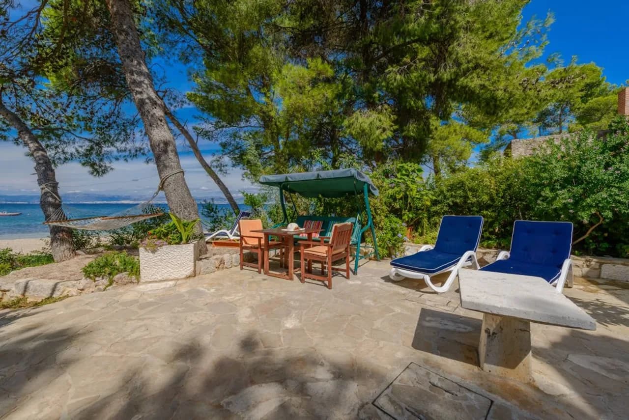 Elegant Style Villa With Gorgeous Mediterranean Plants photo 4