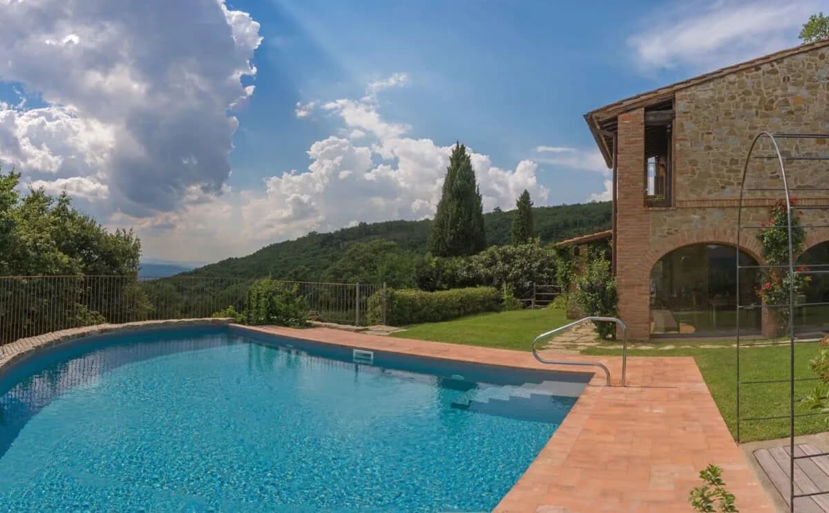 Wonderful Villa Sitting In The Hills With Great Views photo 2