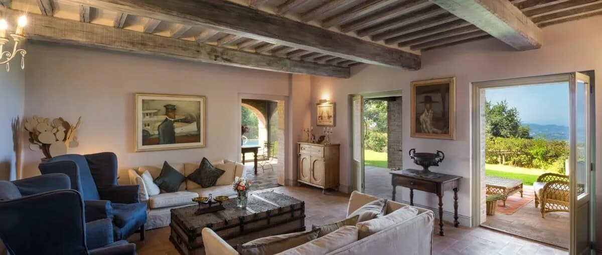 Wonderful Villa Sitting In The Hills With Great Views photo 3