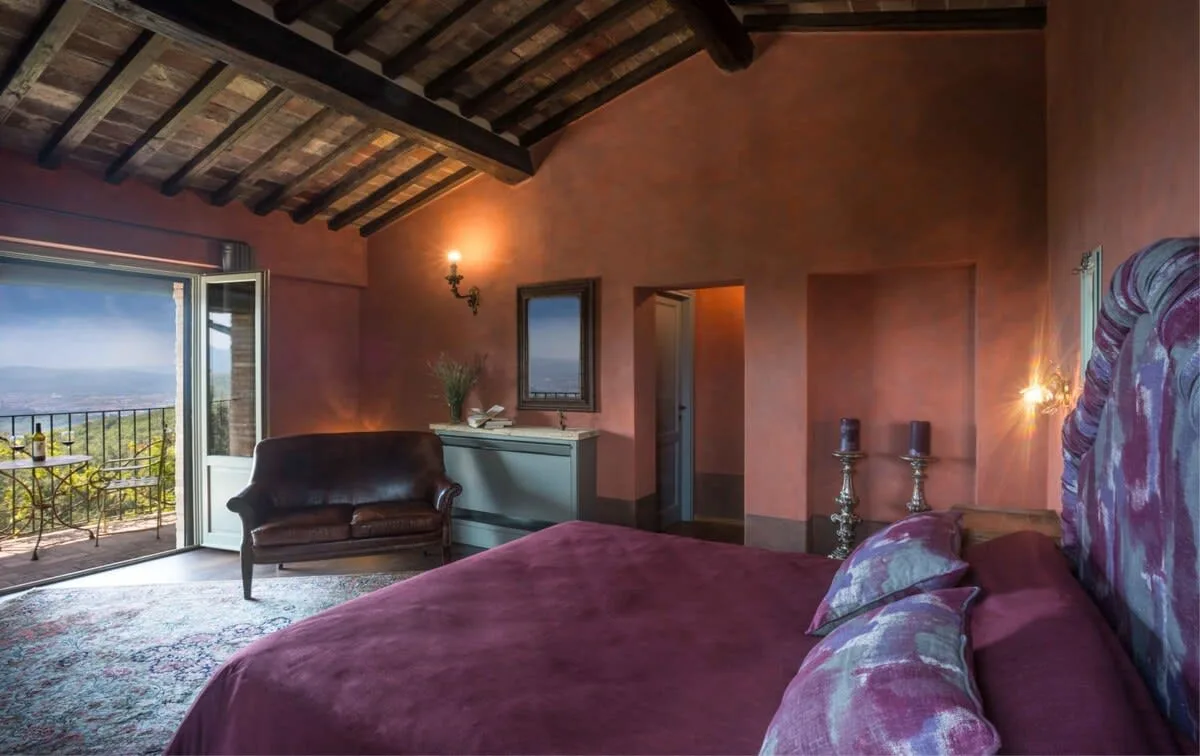 Wonderful Villa Sitting In The Hills With Great Views photo 5