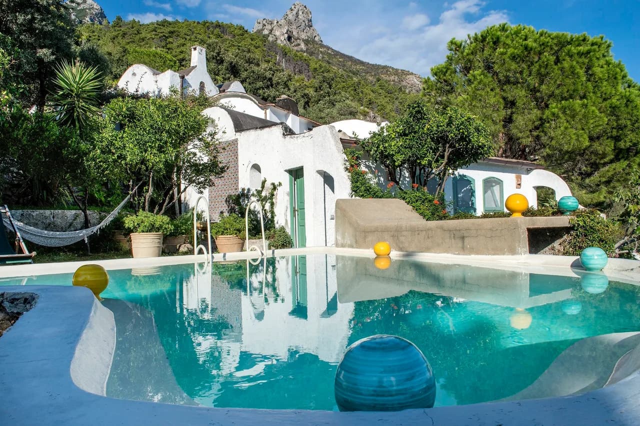 Full Of Charm Villa Surrounded By Vegetation photo 3