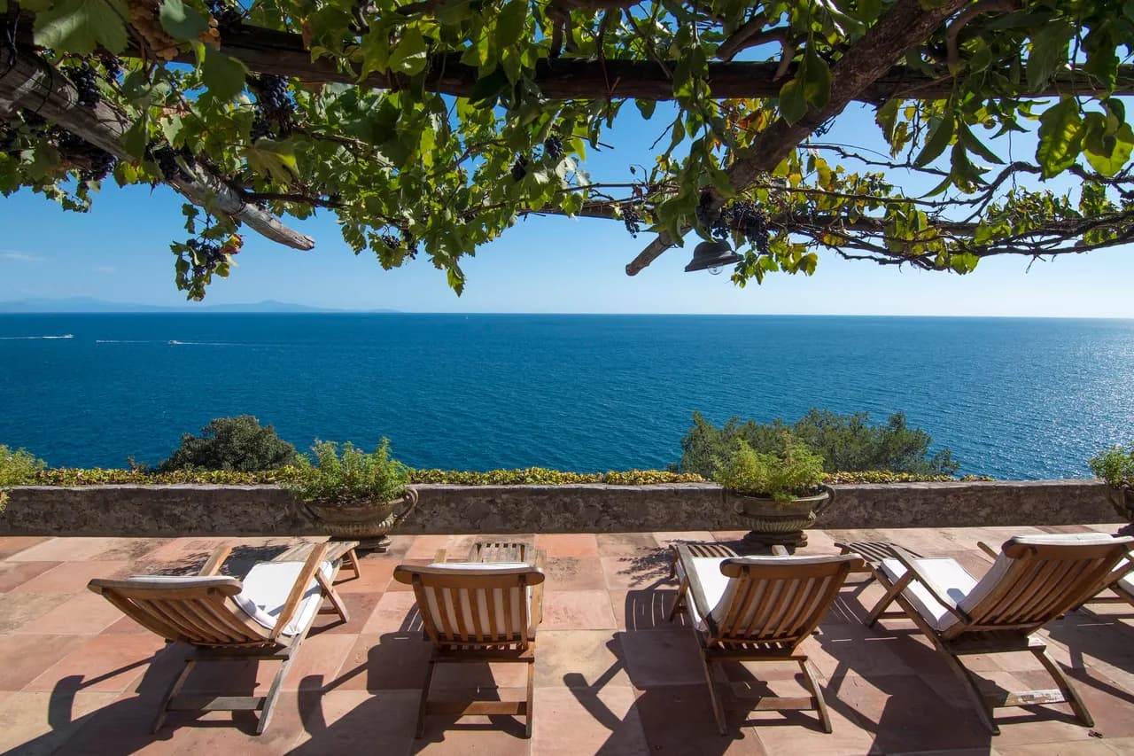 Set In Bare Rock Villa With Pool