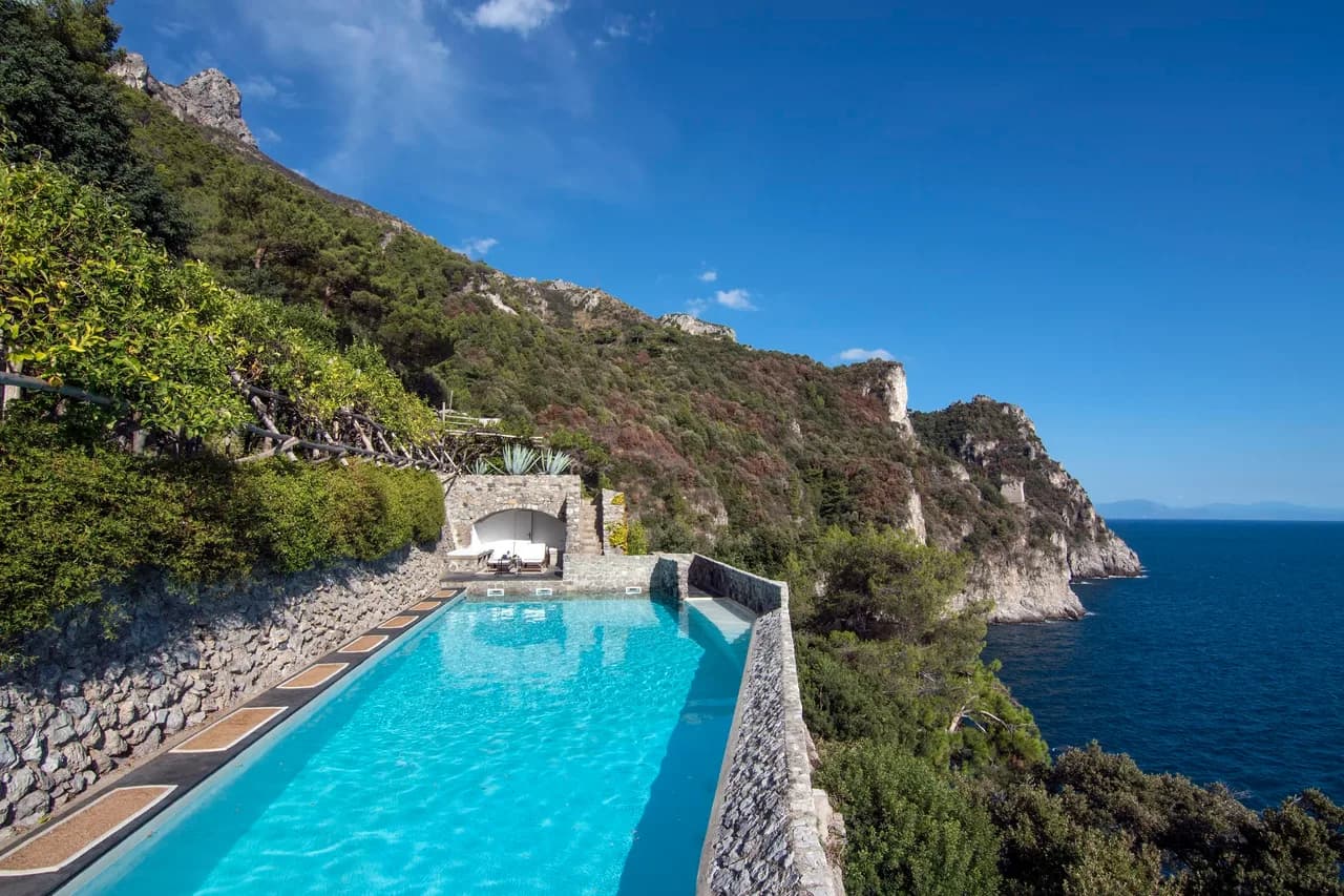 Set In Bare Rock Villa With Pool photo 2