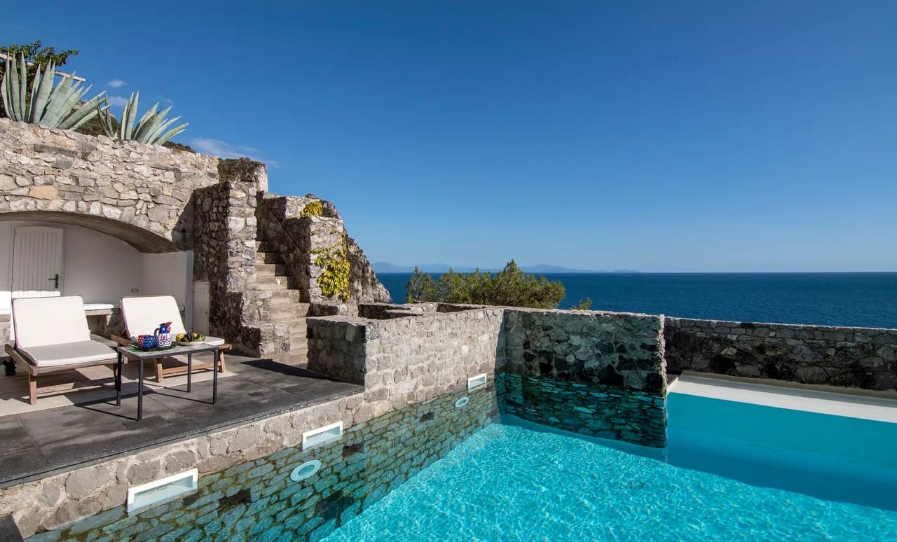 Set In Bare Rock Villa With Pool photo 4