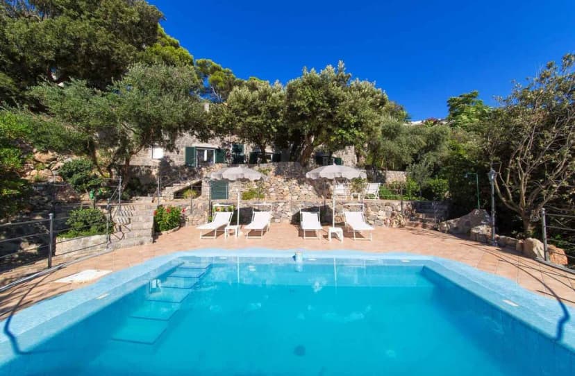 Breathtaking Sunset Villa Enjoyed By Beautiful Terrace