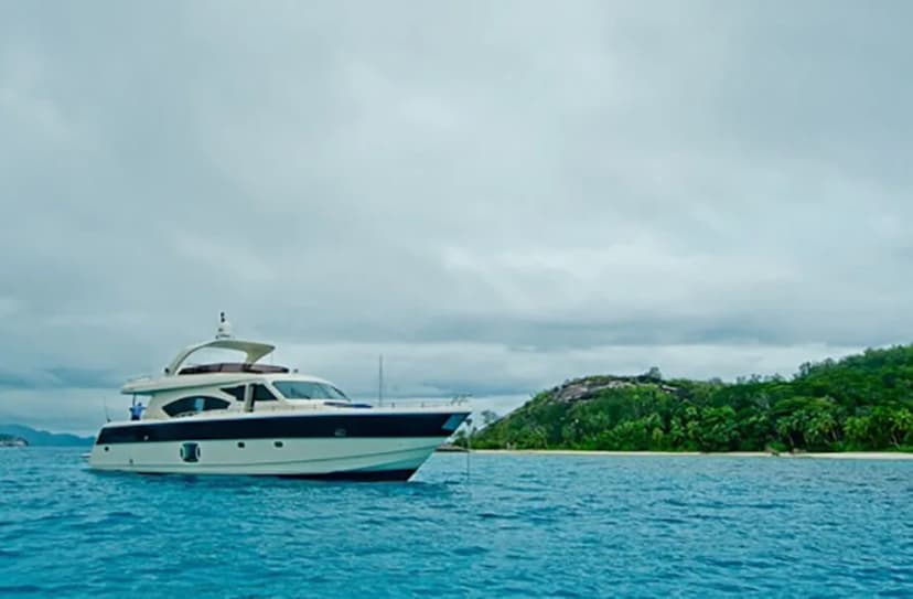 26m Motor Yacht Ample Exterior Living