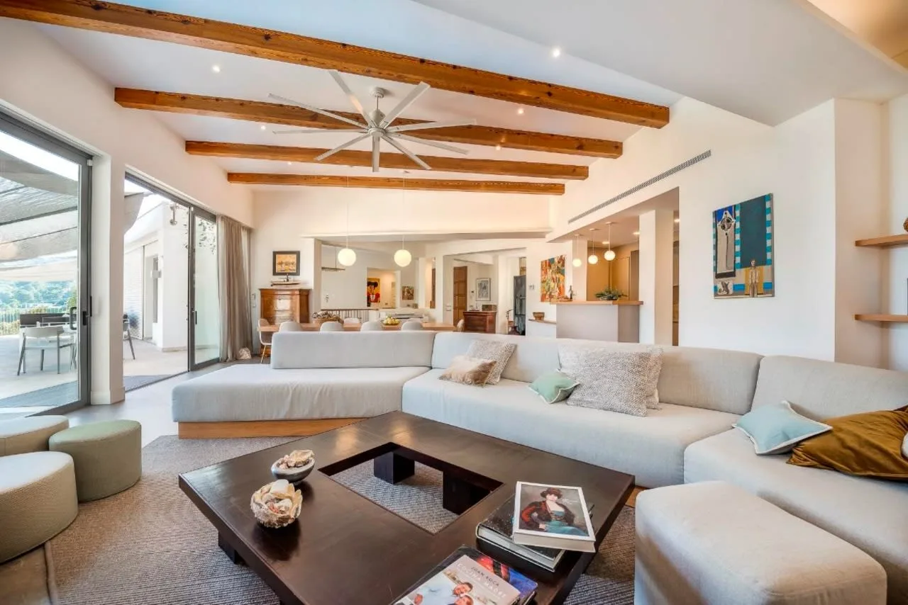 Exclusive Villa With Stunning Panoramic Views photo 2