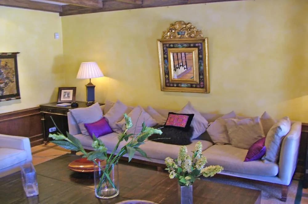 Luxurious Villa In Marbella Just Steps Away From Beach photo 2