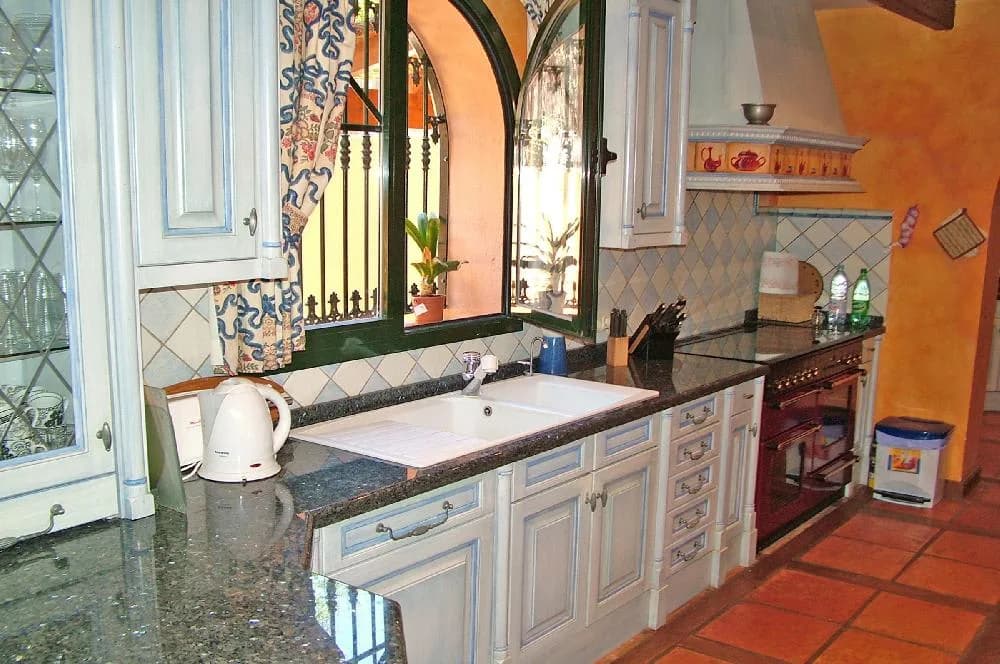 Luxurious Villa In Marbella Just Steps Away From Beach photo 3
