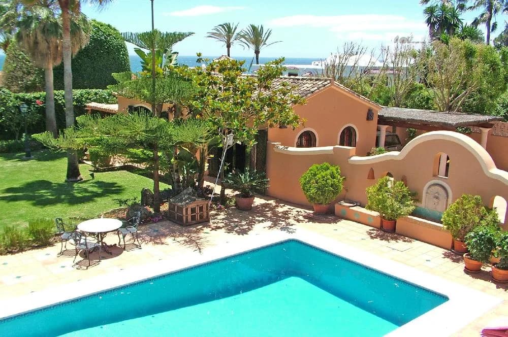 Luxurious Villa In Marbella Just Steps Away From Beach photo 5