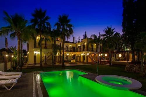 Great Family Villa With Amazing Jacuzzi And Pool