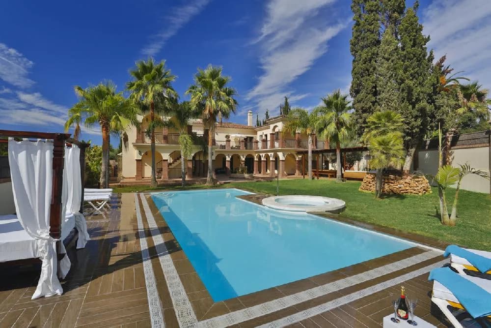 Great Family Villa With Amazing Jacuzzi And Pool photo 4